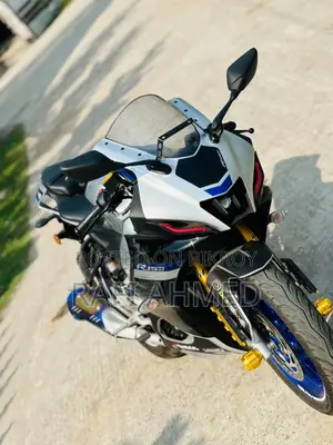 Yamaha R15 M 2025
