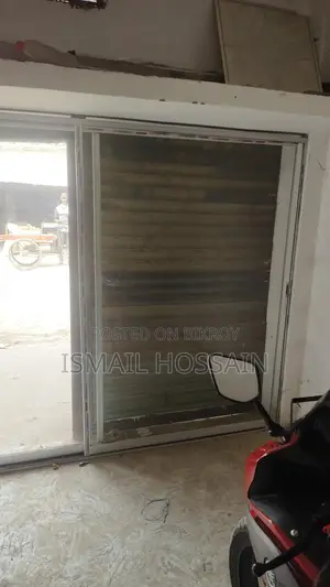 গ্লাস ডোর ২ মাস ব্যবহার হয়েছে