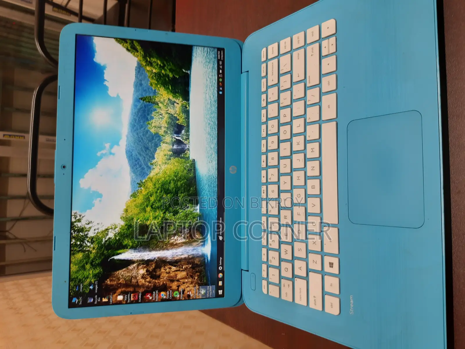 HP STREAM ** 32 GB SSD+64 SD storage 4GB RAM** FAST INTERNET *Slim