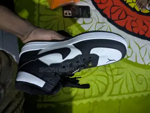 ছেলেদের নতুন জুতো