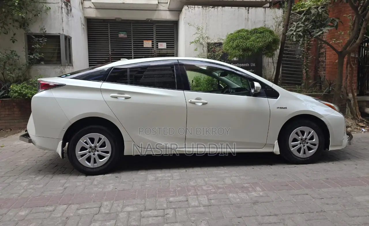 Toyota Prius S Safety Plus 2017