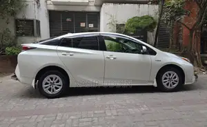 Toyota Prius S Safety Plus 2017