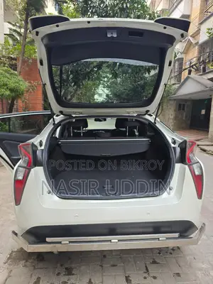 Toyota Prius S Safety Plus 2017