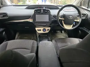 Toyota Prius S Safety Plus 2017