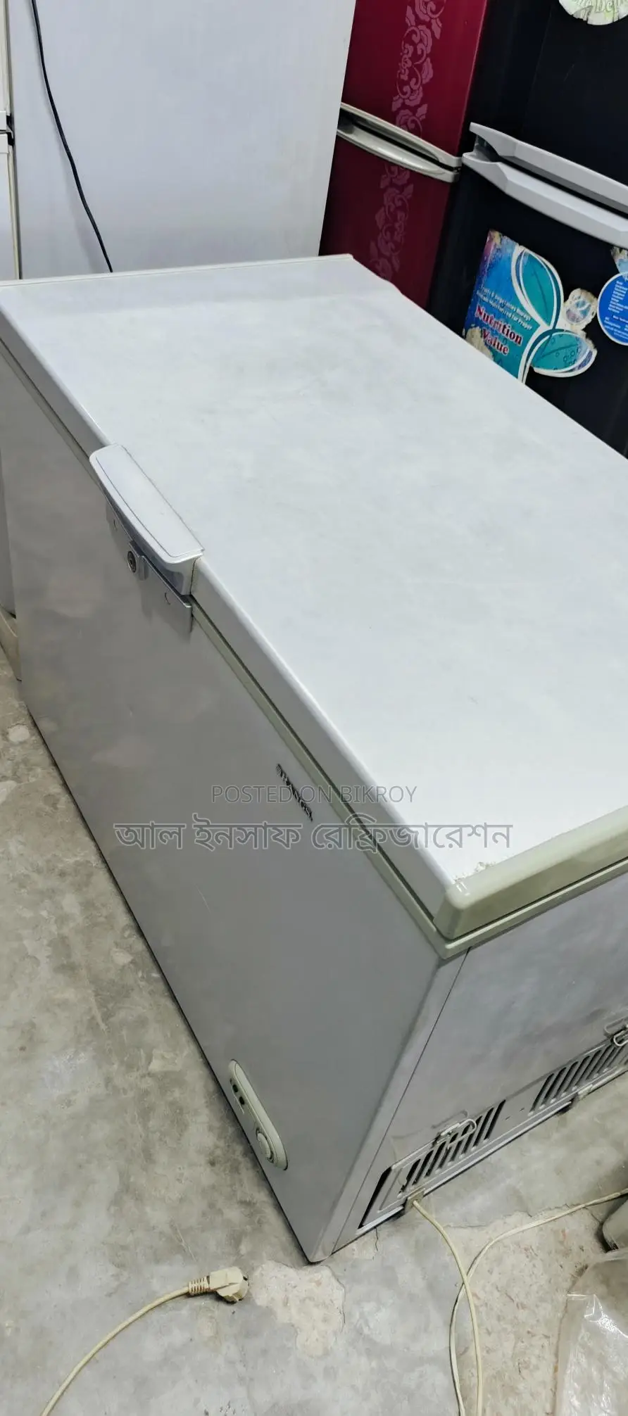 একটি ২৮৫ লিটার ডিপ ফ্রিজ বিক্রি করা হবে