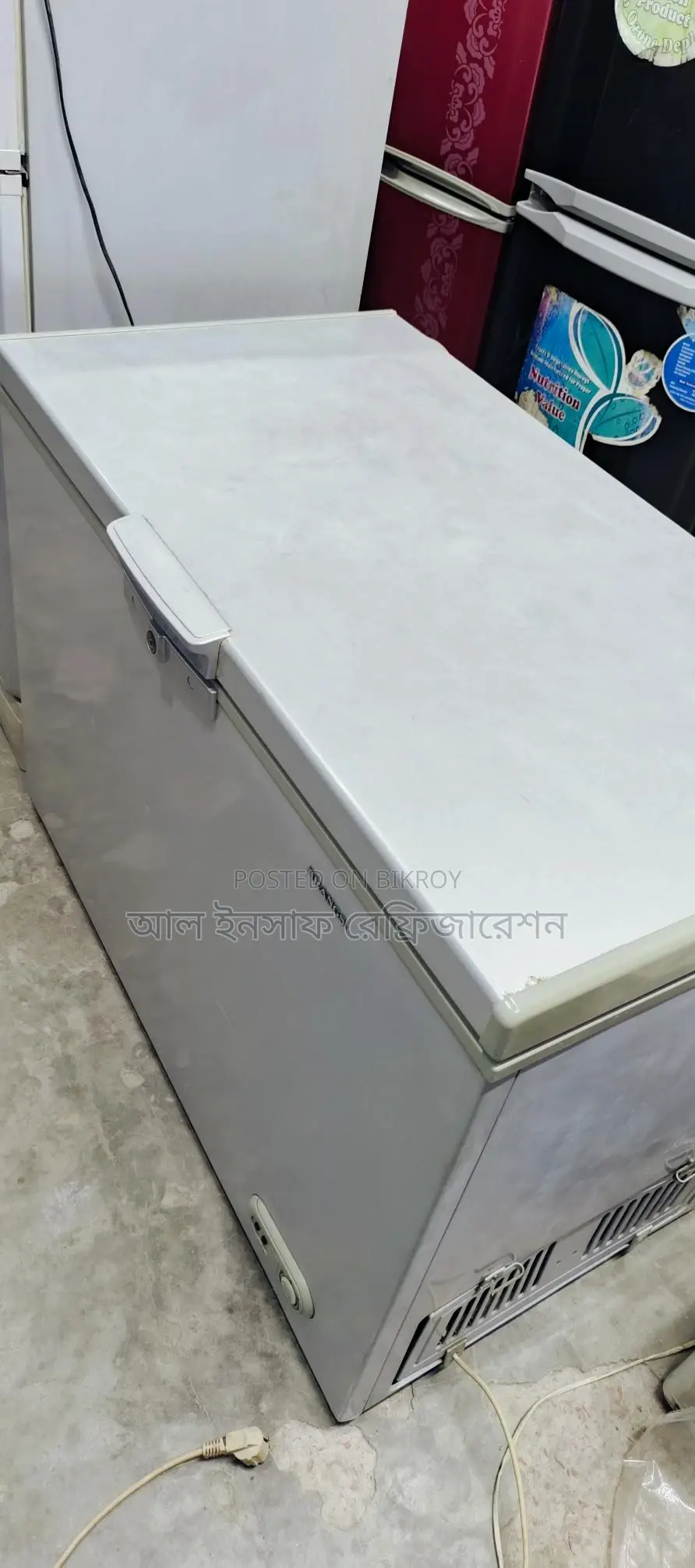 একটি ২৮৫ লিটার ডিপ ফ্রিজ বিক্রি করা হবে