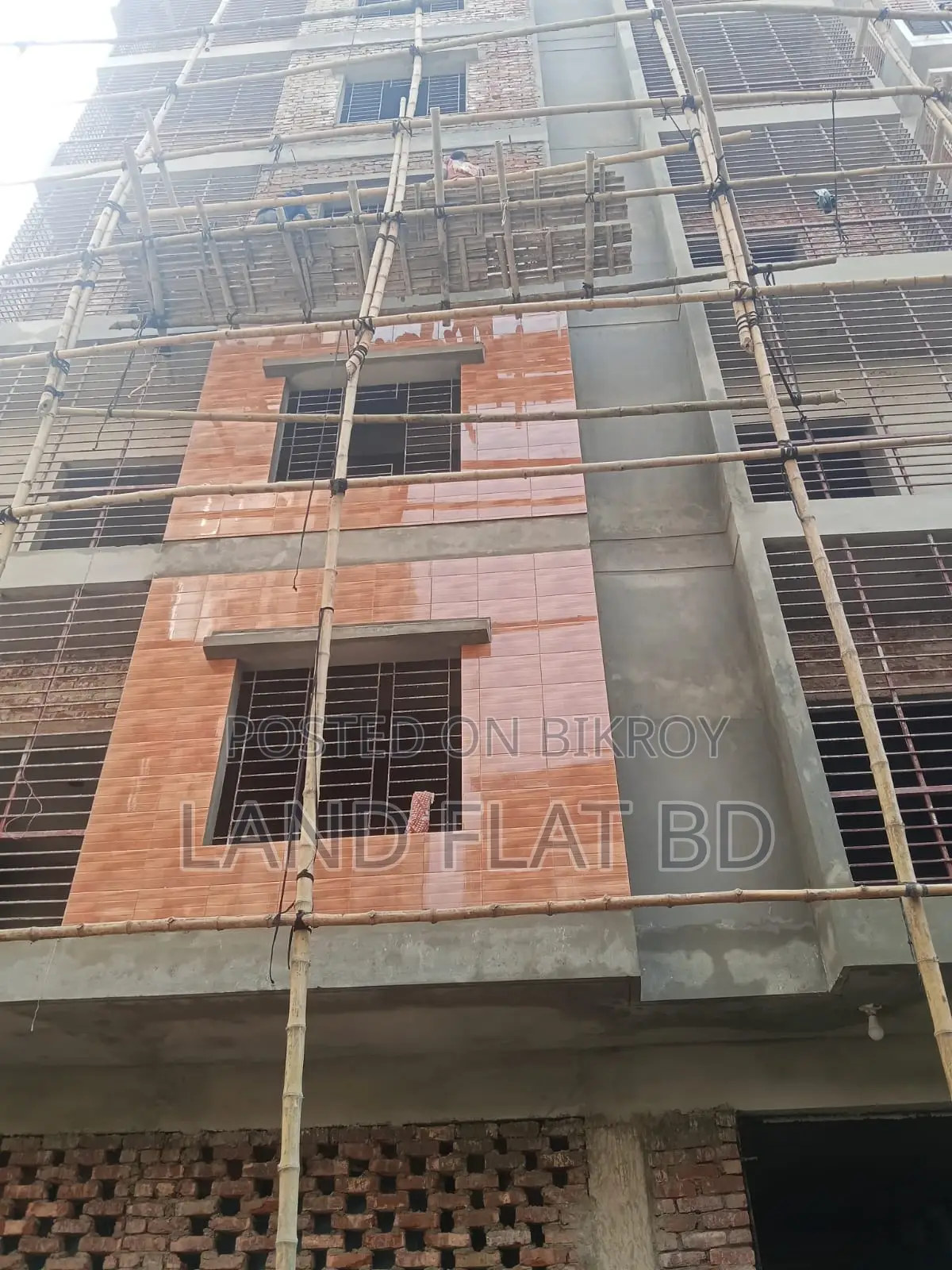 1060 SFT @ FUTURE TOWN READY FLAT SALE NORTH FACING.
