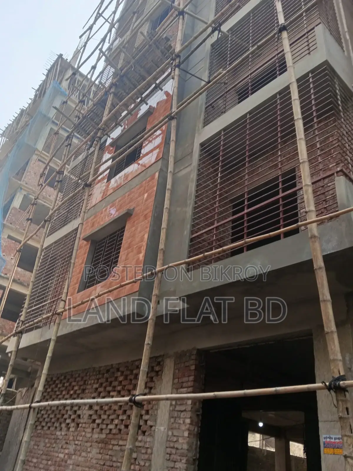 1060 SFT @ FUTURE TOWN READY FLAT SALE NORTH FACING.