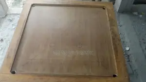 ভালো মানের একটি দোকানের কেরাম বোর্ড আছে