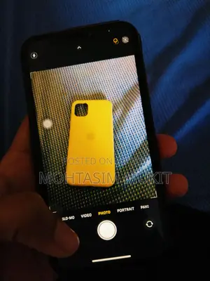 Apple iPhone XR . (Used)