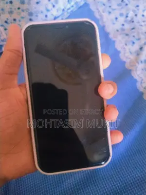 Apple iPhone XR . (Used)
