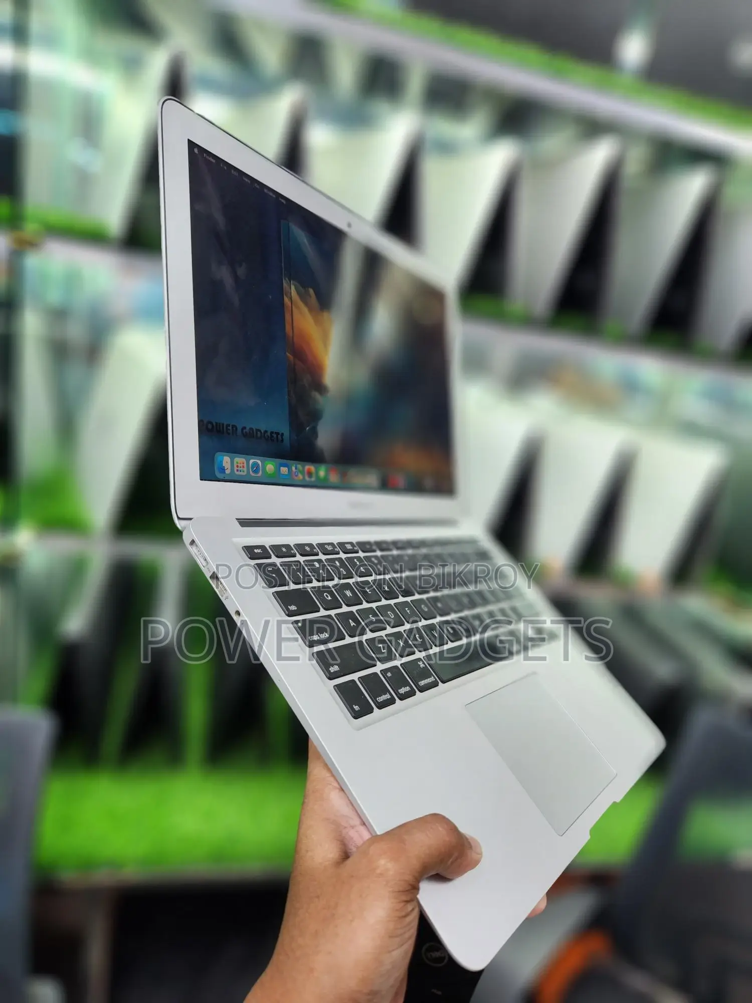 MacBook Air 2017 Core i5 (8/256GB)