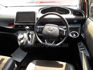 Toyota Sienta Hybrid G Red Wine 2020