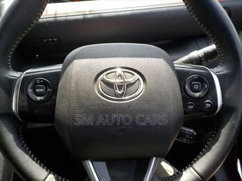 Toyota Sienta Hybrid G Red Wine 2020