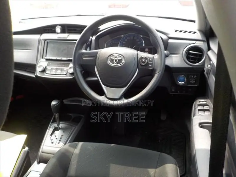 Toyota Axio Hybrid EX 2020