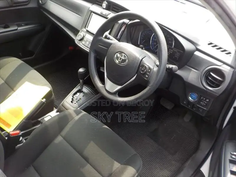 Toyota Axio Hybrid EX 2020