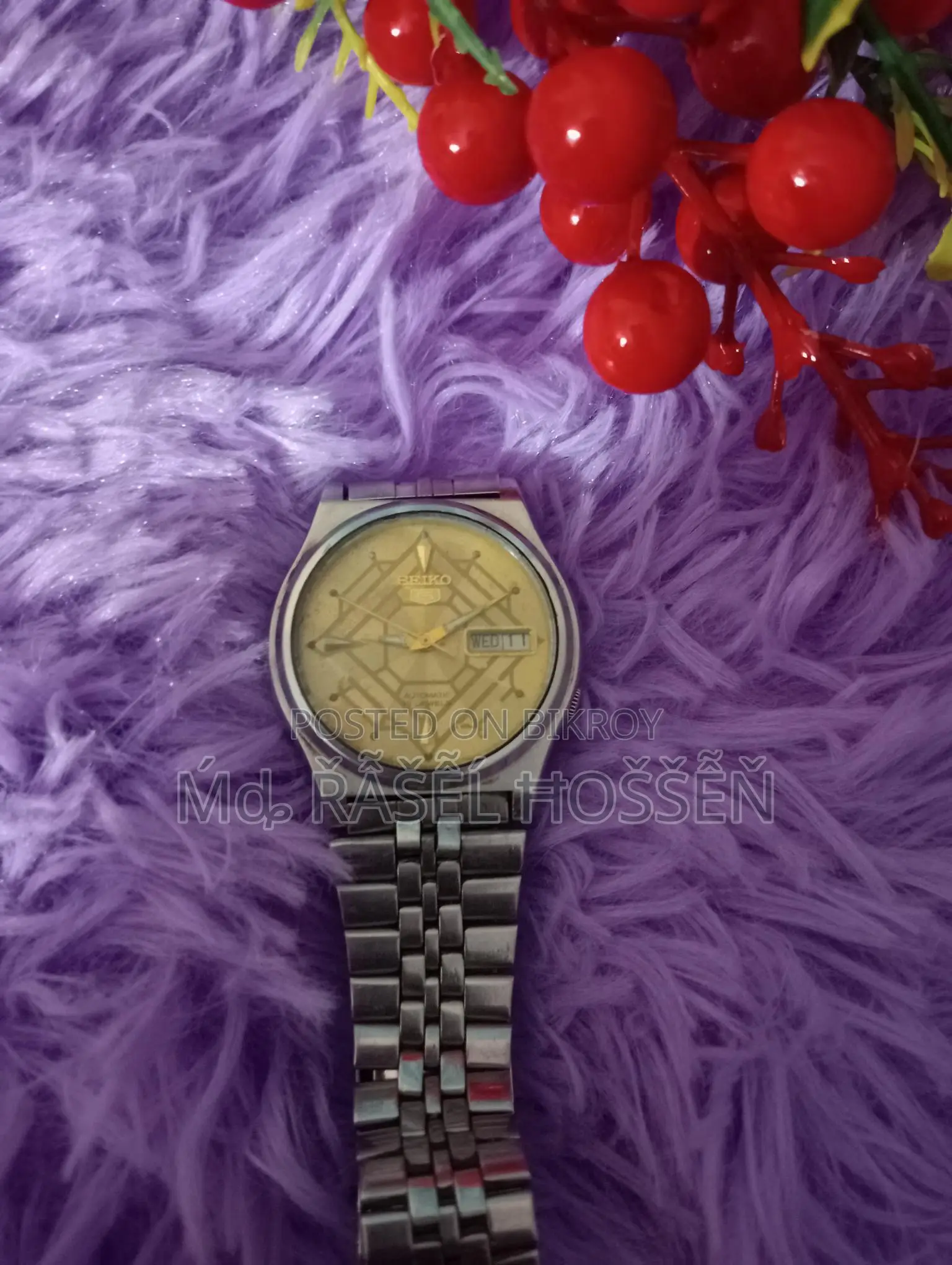 For Sale: Seiko 5 Automatic 17 Jewels Made in Japan