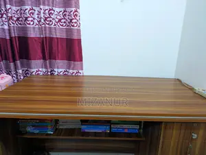 Office Desk 5 Feet * 2.8