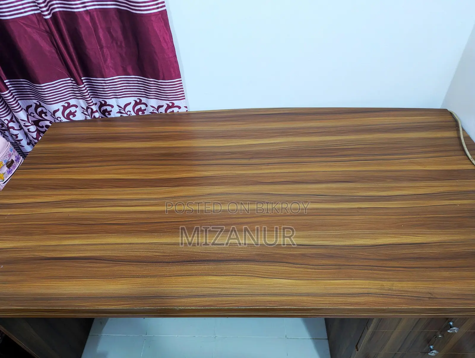 Office Desk 5 Feet * 2.8