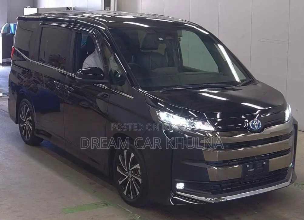 Toyota Noah S-Z Hybrid Leg Rest 2022
