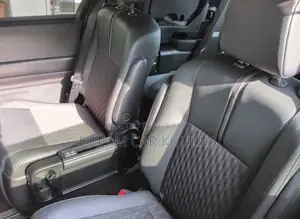 Toyota Noah S-Z Hybrid Leg Rest 2022