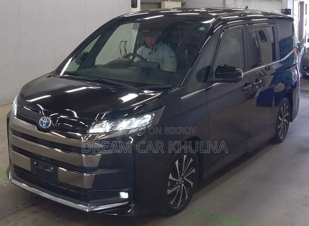 Toyota Noah S-Z Hybrid Leg Rest 2022