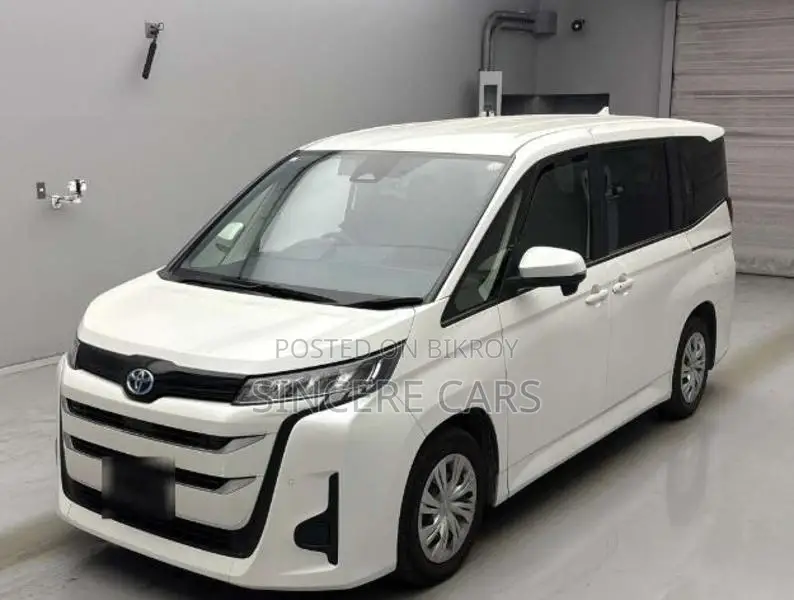Toyota Noah X PKG HYB 2022