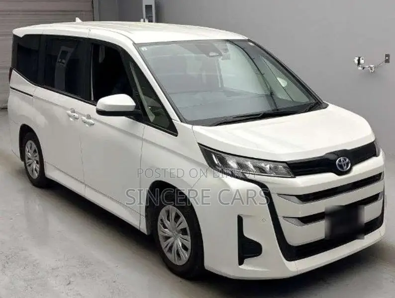 Toyota Noah X PKG HYB 2022
