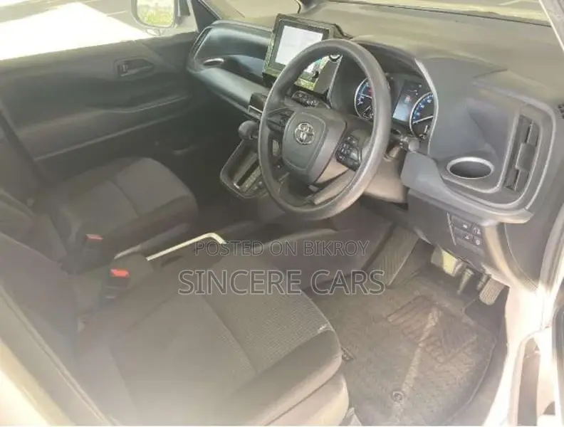 Toyota Noah X PKG HYB 2022