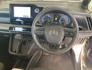 Toyota Noah X PKG HYB 2022