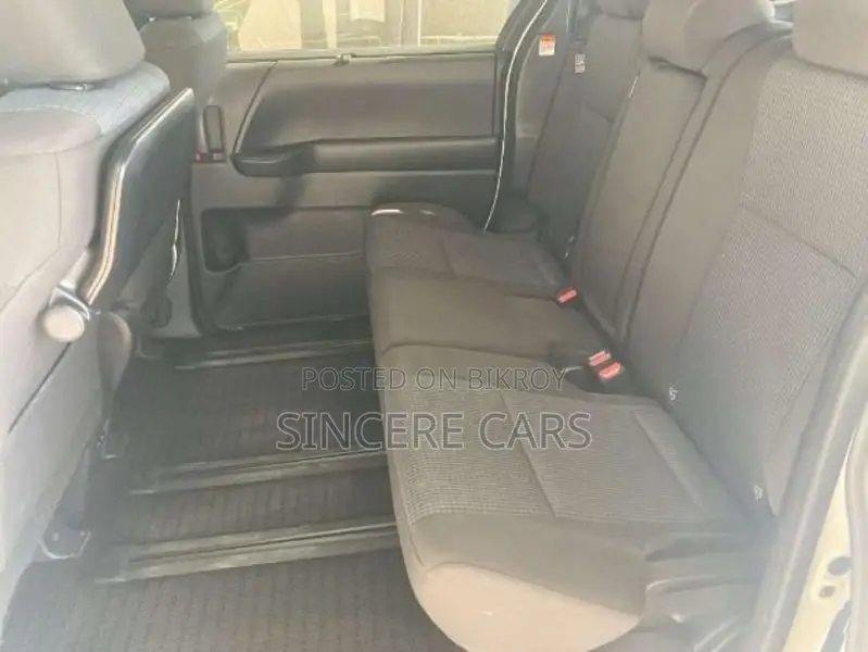 Toyota Noah X PKG HYB 2022