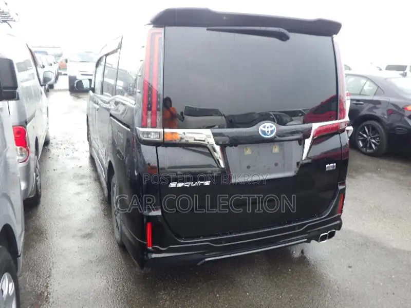 Toyota Esquire Gi Premium 2021