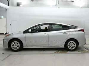 Toyota Prius S Safety 2021