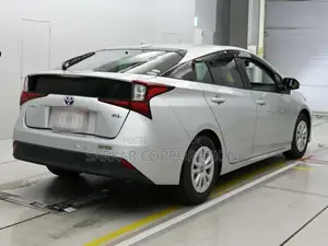 Toyota Prius S Safety 2021