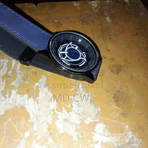 পুরুষদের জন্য প্রিমিয়াম ইটাচি ঘড়ি