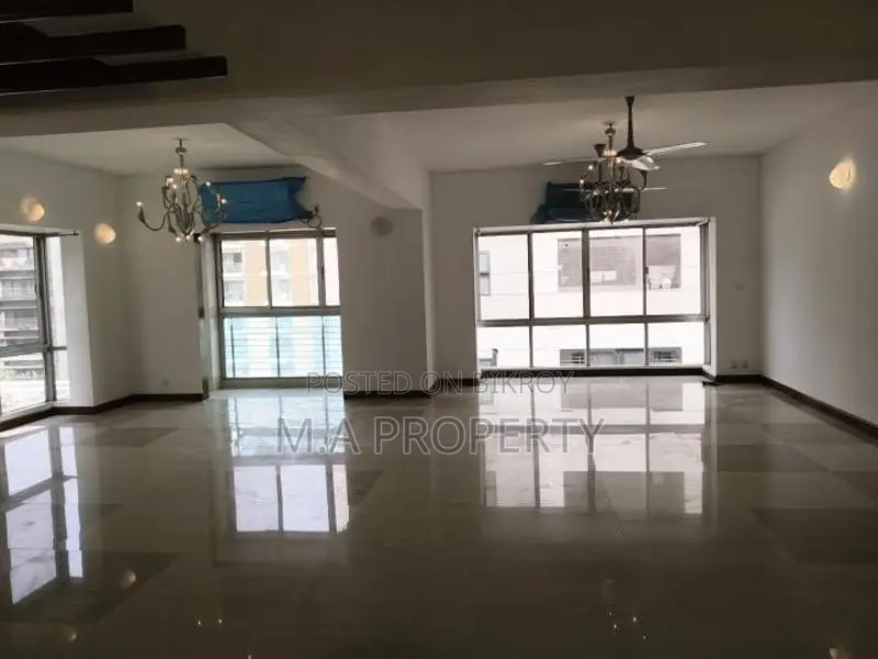 Rent Semi Furnish 3-bed Apartment 3200sft 2-carpark