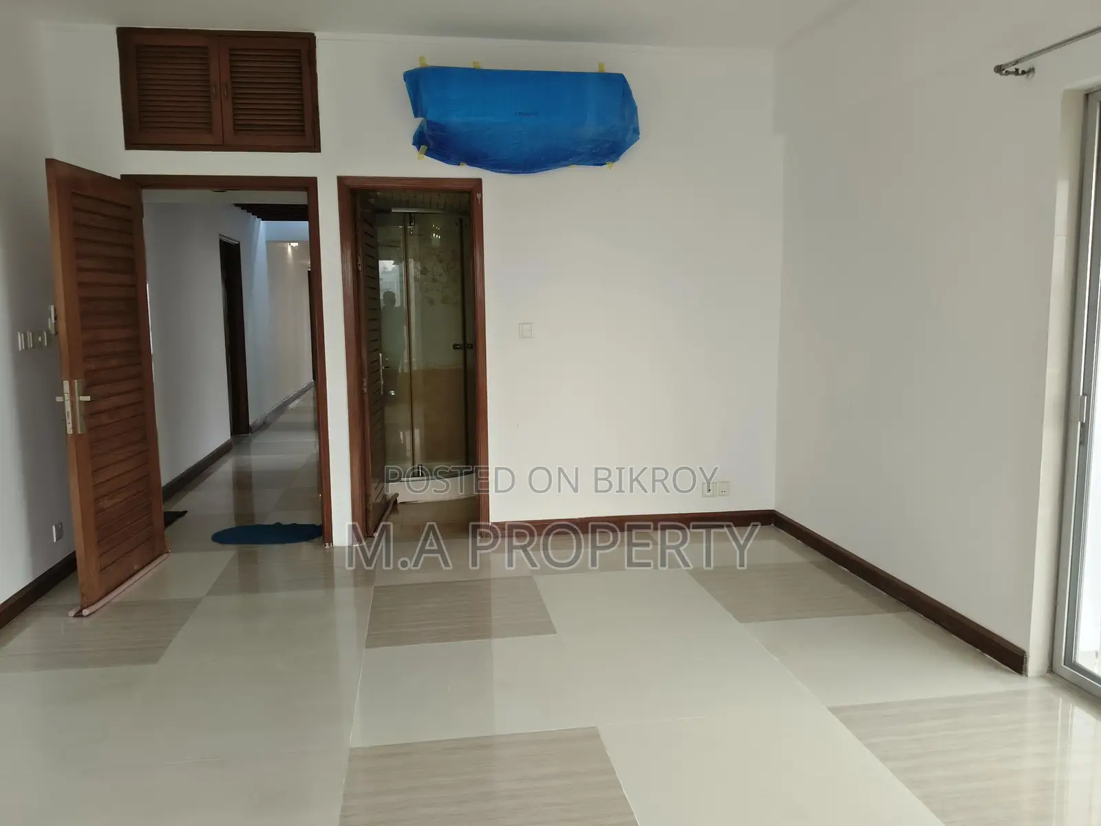 Rent Semi Furnish 3-bed Apartment 3200sft 2-carpark