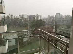 ৩ বেডরুমের সেমি-ফার্নিশড অ্যাপার্টমেন্ট ভাড়া (৩২০০ বর্গফুট, ২ কার পার্কিং)