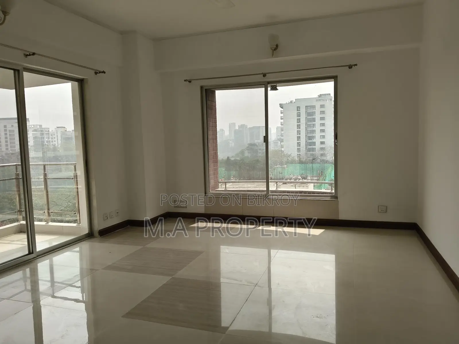 Rent Semi Furnish 3-bed Apartment 3200sft 2-carpark
