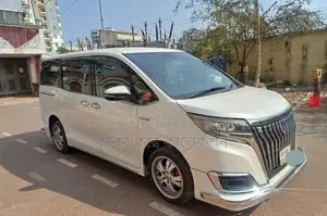 Toyota Esquire hybrid 2018