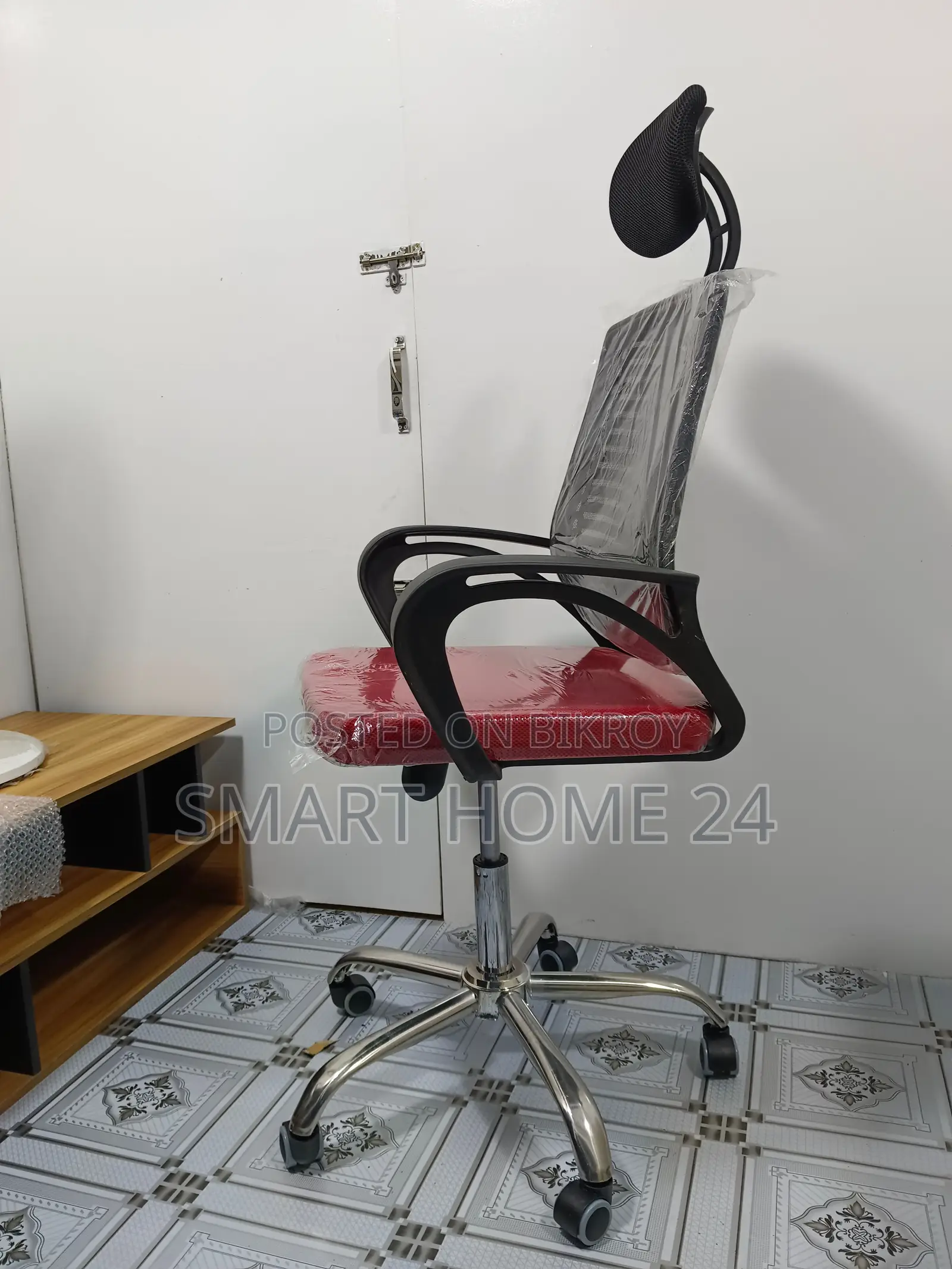Mesh Office Chair with Headrest – Stylish Design & Long-Lasting Comfort