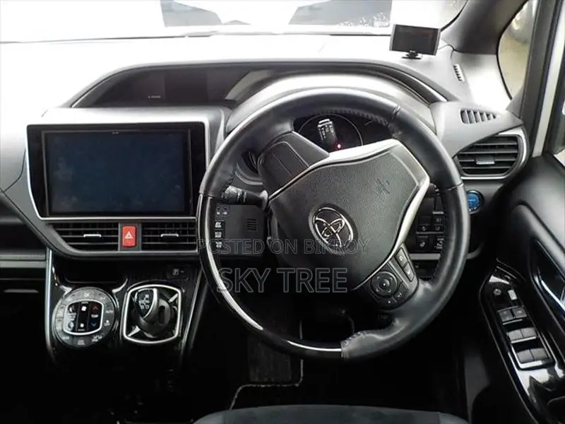 Toyota Esquire Gi Pre. Package 2020