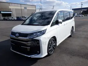 Toyota Noah SZ. 4.5. GRADE 2022