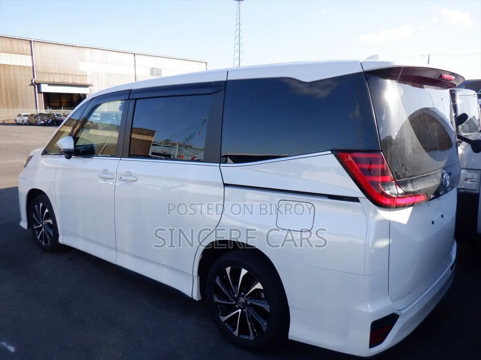 Toyota Noah SZ. 4.5. GRADE 2022