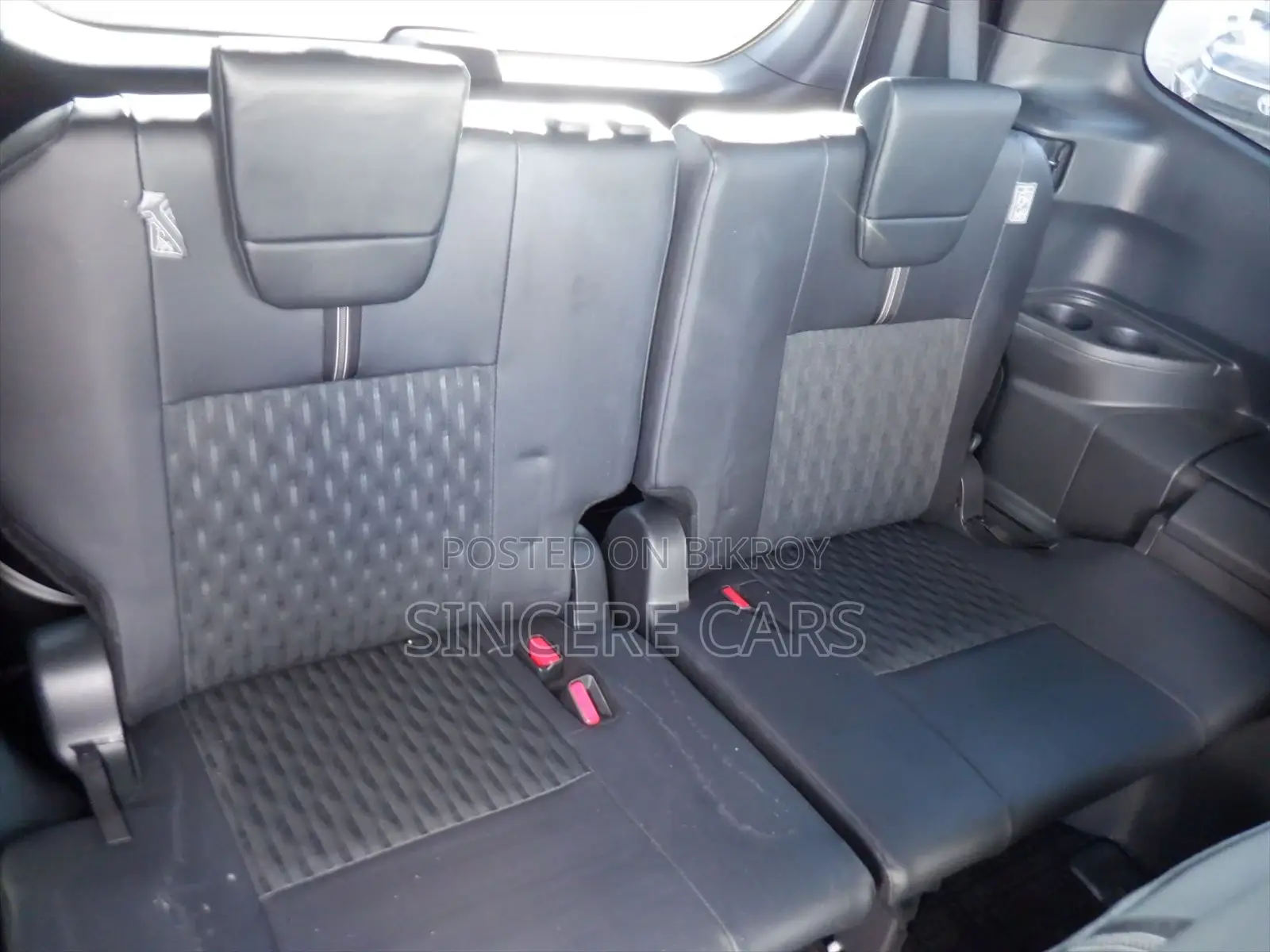 Toyota Noah SZ. 4.5. GRADE 2022