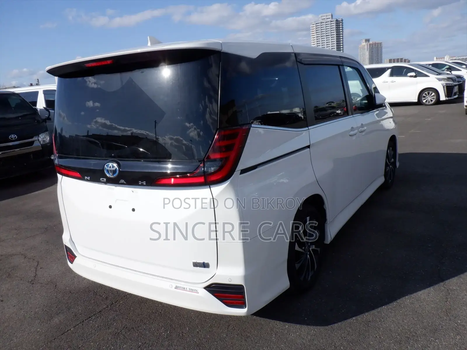 Toyota Noah SZ. 4.5. GRADE 2022