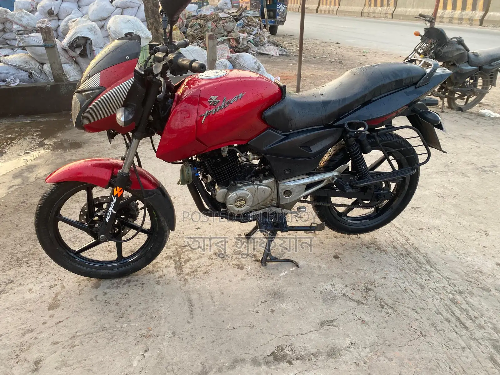Bajaj Pulsar 150 . 2012