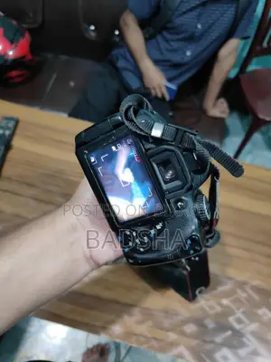 Canon 700D Display Shadow Present