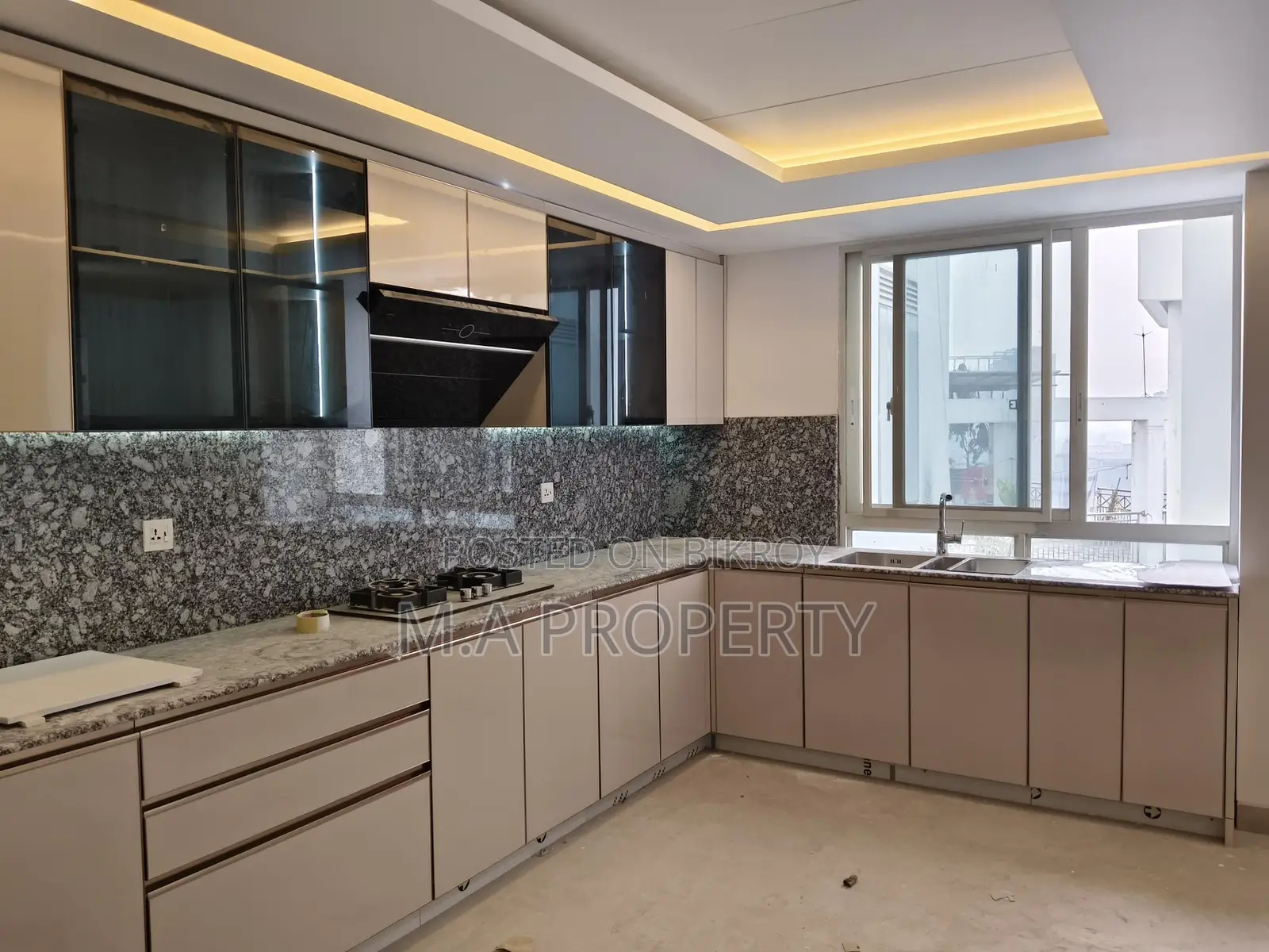 Rent New Luxurious Decorated 4-Bed, 7500sqft, 2-Carpark