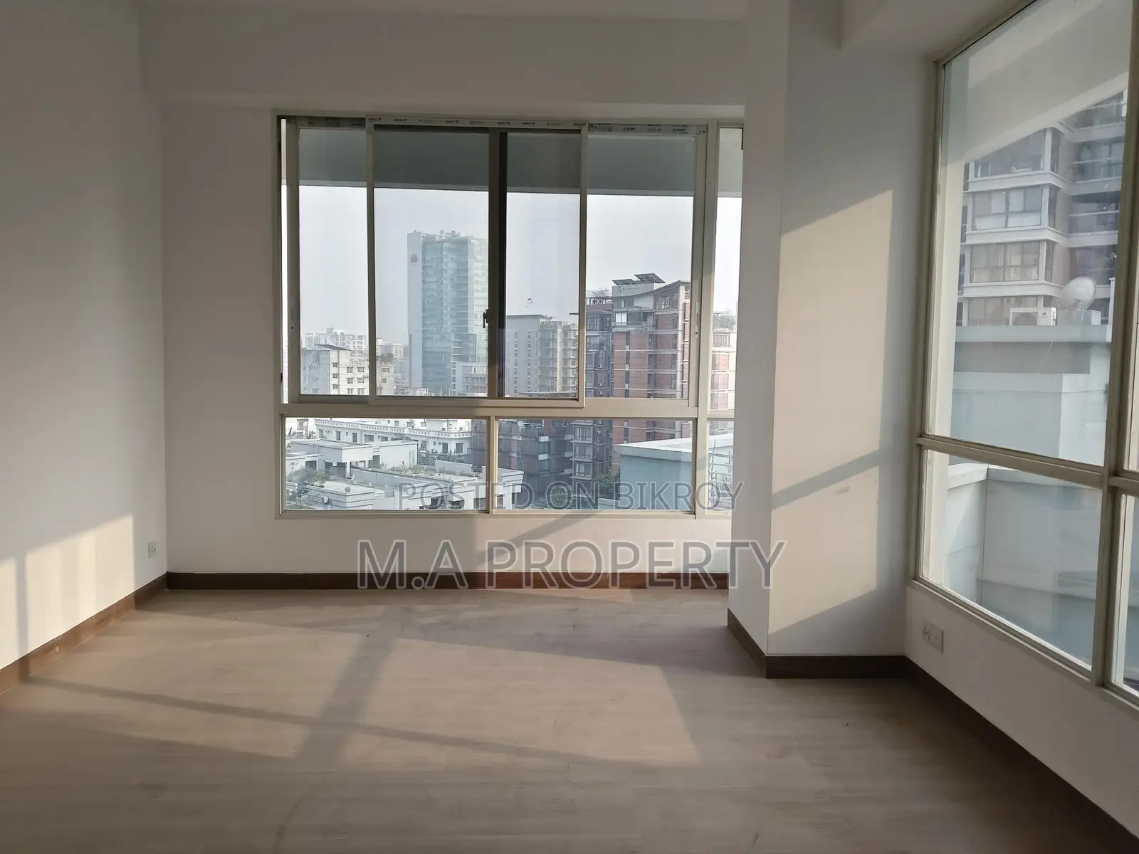 Rent New Luxurious Decorated 4-Bed, 7500sqft, 2-Carpark